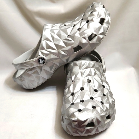 CROCS Metallic Silver Geometric Shape Clogs Mules (Unisex m size 10, w size 12) - Picture 4 of 11